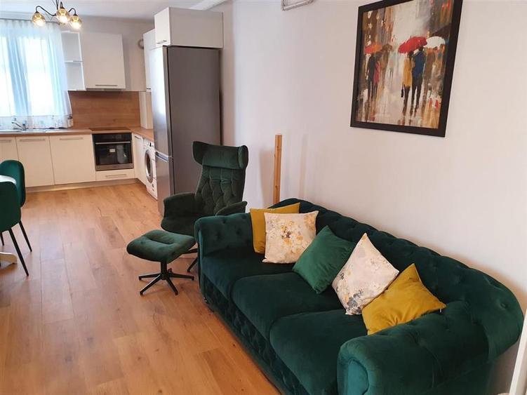 Apartament cu 3 camere semidecomandat, mobilat în Șelimbăr