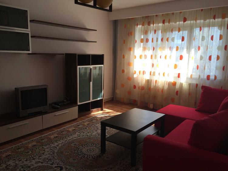 Apartament cu 4 camere decomandat în Băneasa