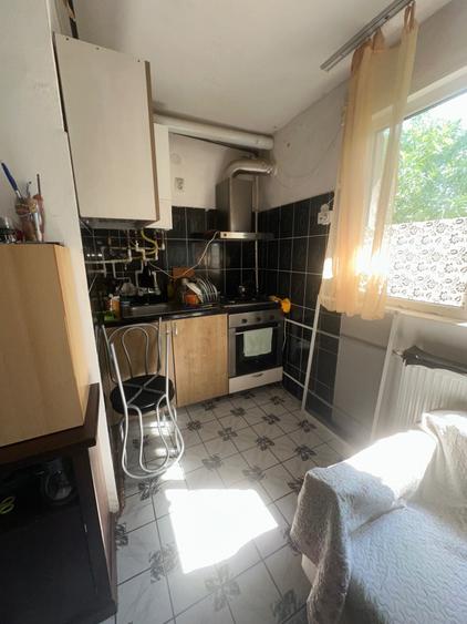 Apartament cu 3 camere decomandat în Exterior Vest