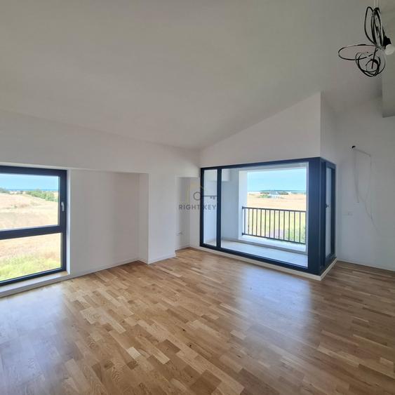 Duplex cu 5 camere cu Canalizare în Otopeni