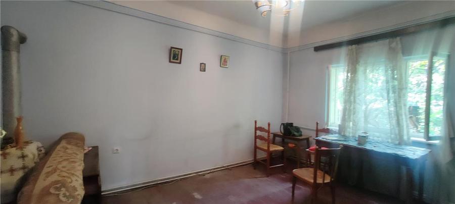 Casă cu 2 camere cu Canalizare în Central