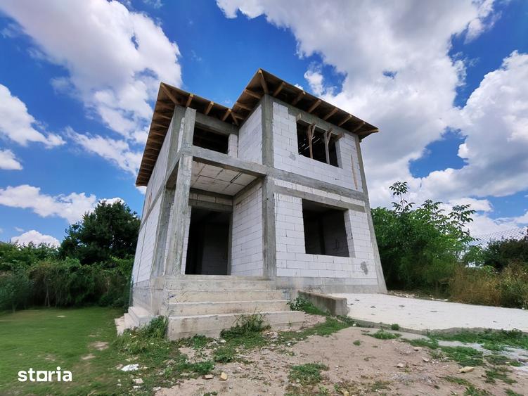 Casă cu 4 camere cu Teren 200 Mp în Lumina