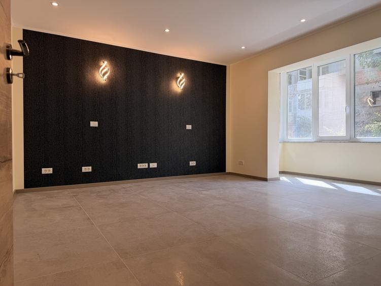 Apartament cu 3 camere decomandat în Complex Studențesc