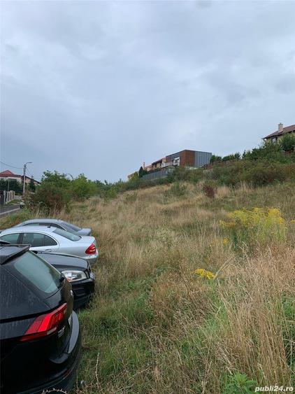 Teren de 4200 mp, în Zorilor