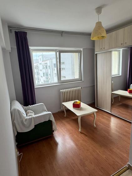 Apartament cu 4 camere decomandat în Moșilor