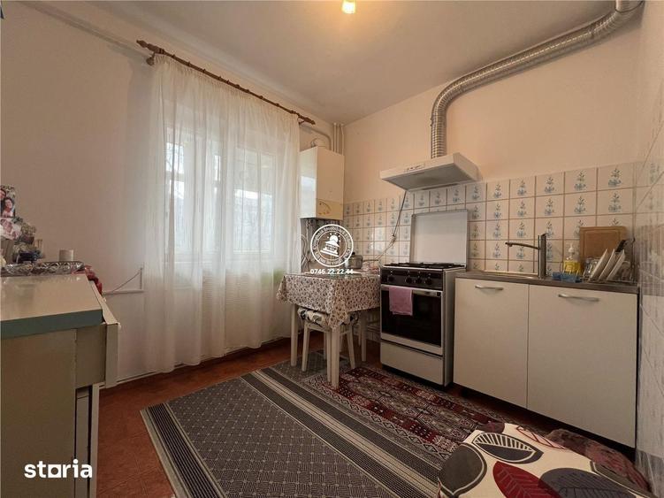 Apartament cu 3 camere decomandat în Nicolina