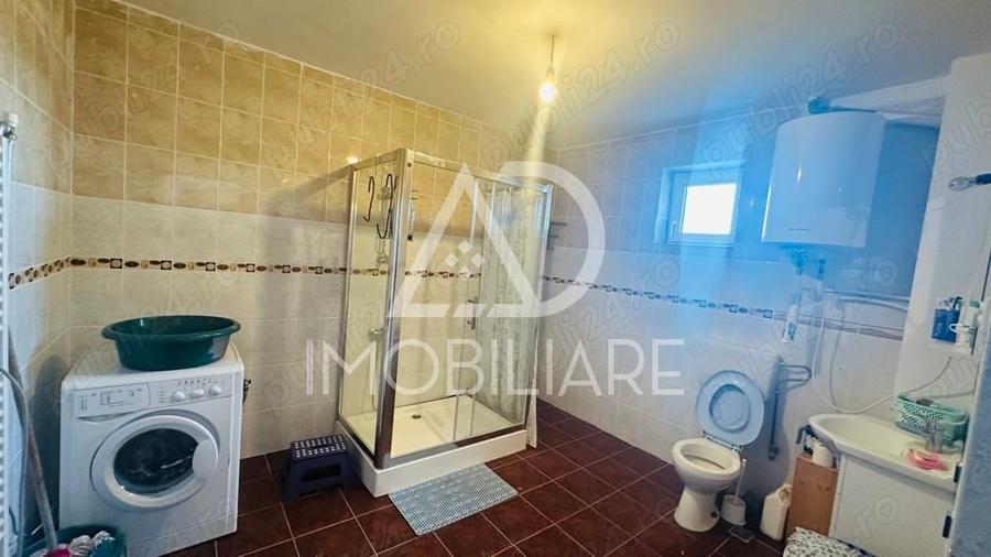 Casă cu 4 camere în Runcu