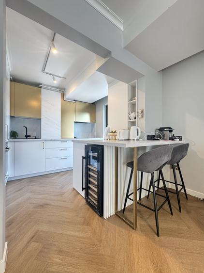 Apartament cu 3 camere semidecomandat, mobilat în Florești