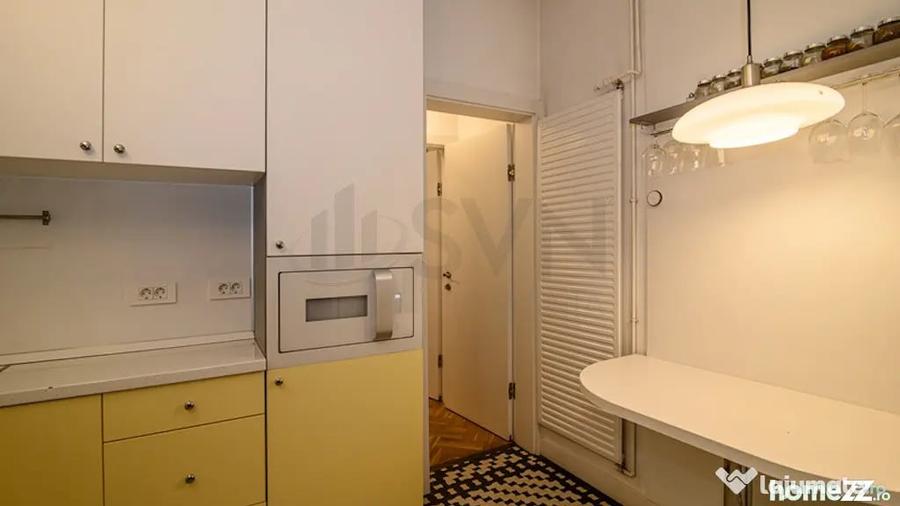 Apartament cu 5 camere semidecomandat în Calea Victoriei