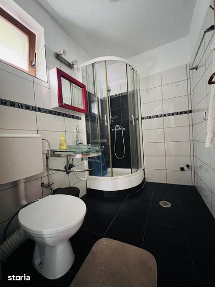 Casă cu 5 camere cu Teren 200 Mp în Central