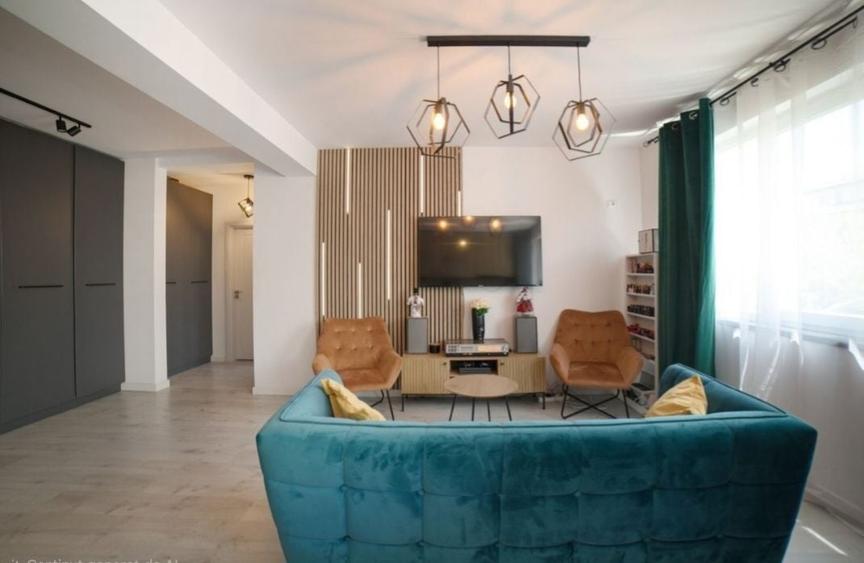 Apartament cu 3 camere decomandat în Exterior Vest