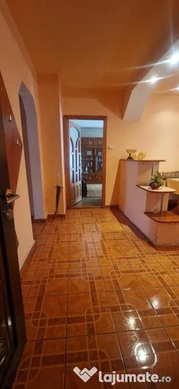 Apartament cu 3 camere decomandat în 1 Mai