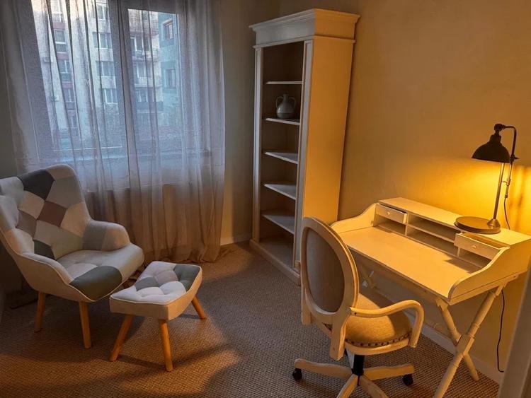 Apartament cu 3 camere semidecomandat, mobilat în Borhanci
