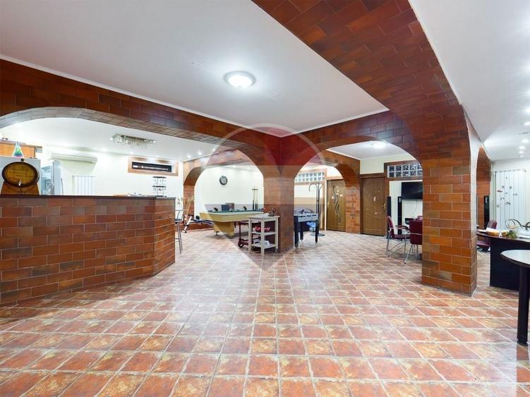 Casă individuală cu 14 camere cu Piscina în Nord