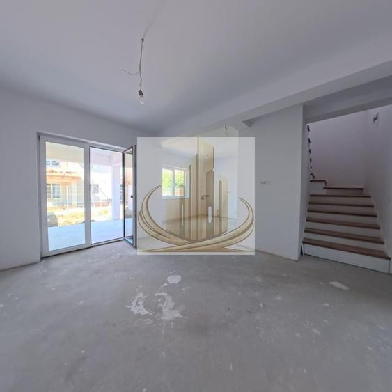 Duplex cu 5 camere cu Canalizare în Dumbrăvița