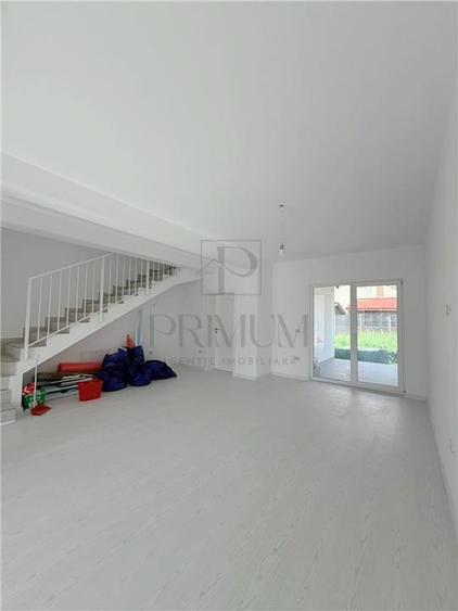 Duplex cu 4 camere cu Canalizare în Moșnița Nouă