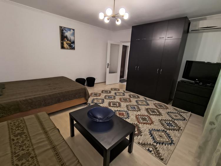 Garsonieră decomandată, mobilată în Titan