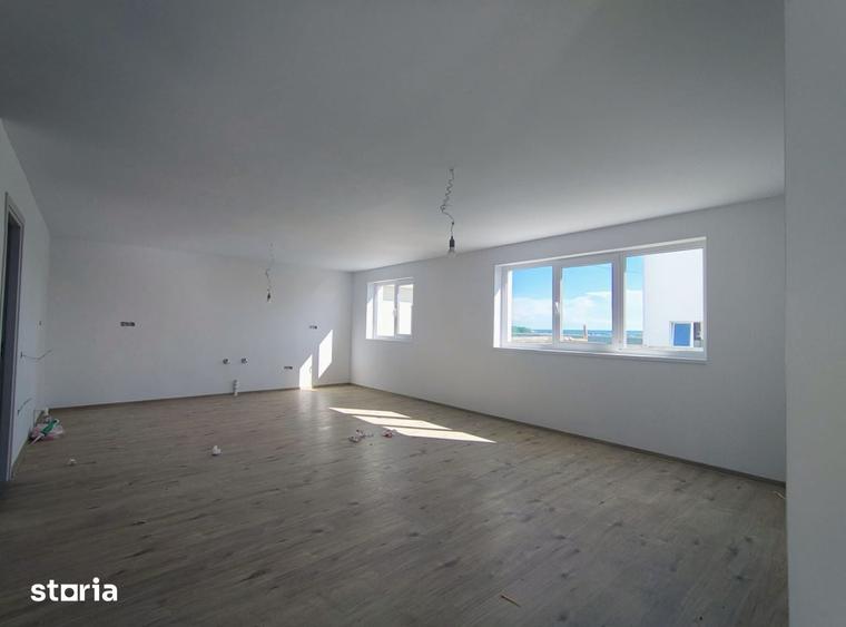 Casă cu 5 camere cu Teren 345 Mp în Malu Mare