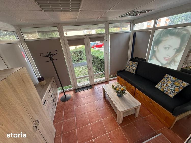 Spațiu comercial, de 31 mp, în Tractorul