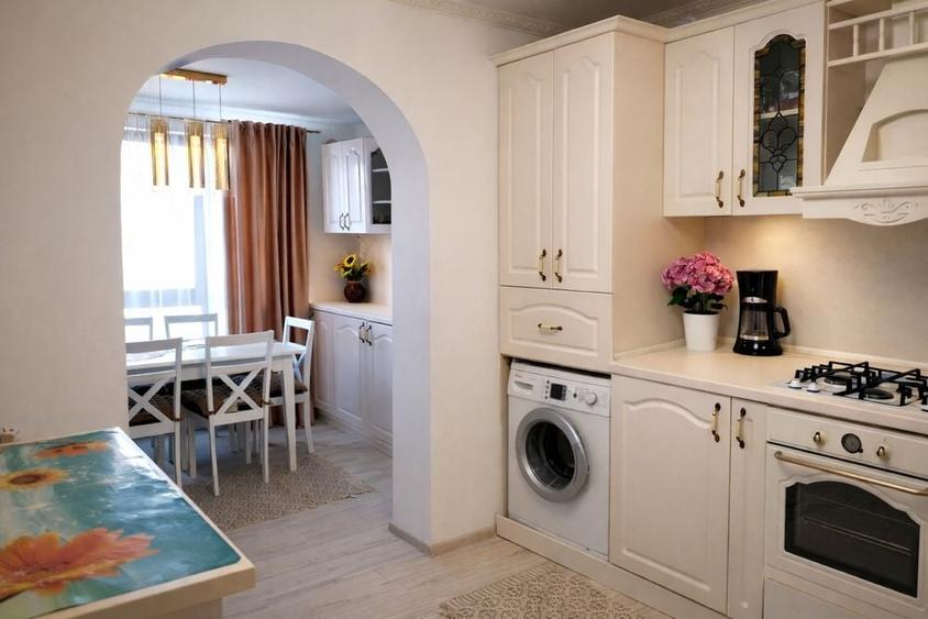 Apartament cu 3 camere semidecomandat în Ipotești
