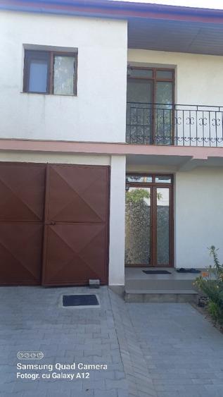 Casă cu 5 camere cu Teren 395 Mp în Central