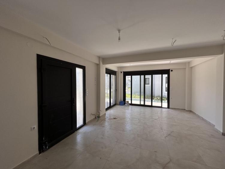 Casă individuală cu 3 camere cu Piscina în Central