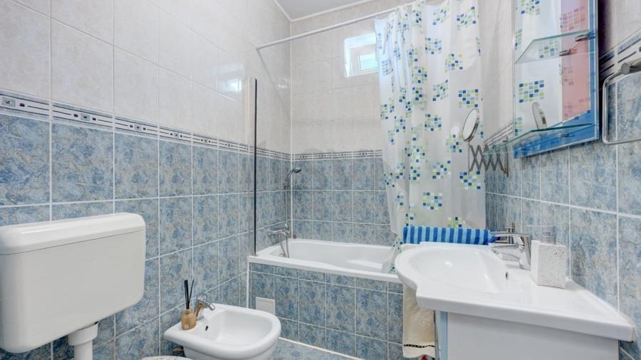 Casă individuală cu 5 camere cu Canalizare în Bucureștii Noi