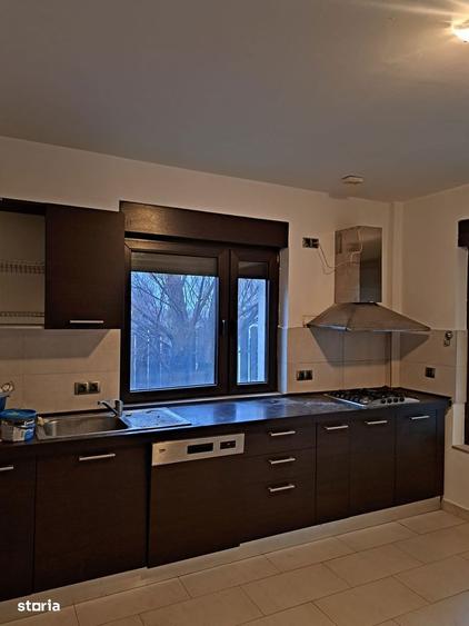 Casă cu 5 camere cu Teren 416 Mp în Central