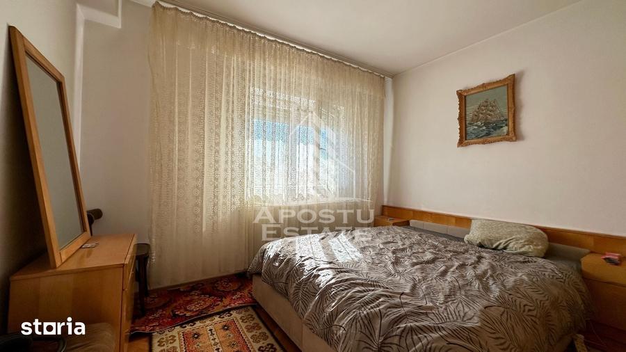 Apartament cu 3 camere decomandat în Soarelui
