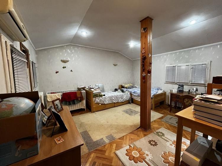 Casă cu 4 camere în Buzaului