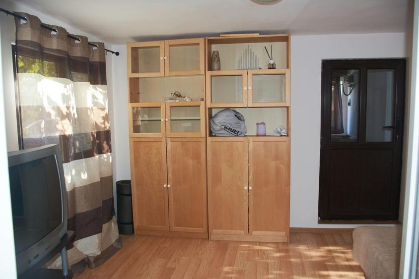 Casă cu 4 camere în Stoenești