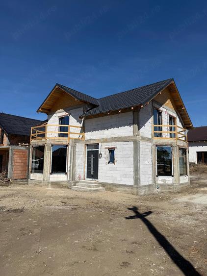 Casă cu Teren 400 Mp în Central