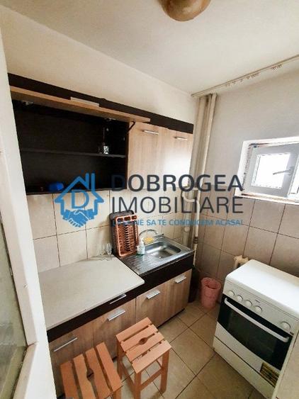 Garsonieră decomandată, mobilată în Piața Nouă