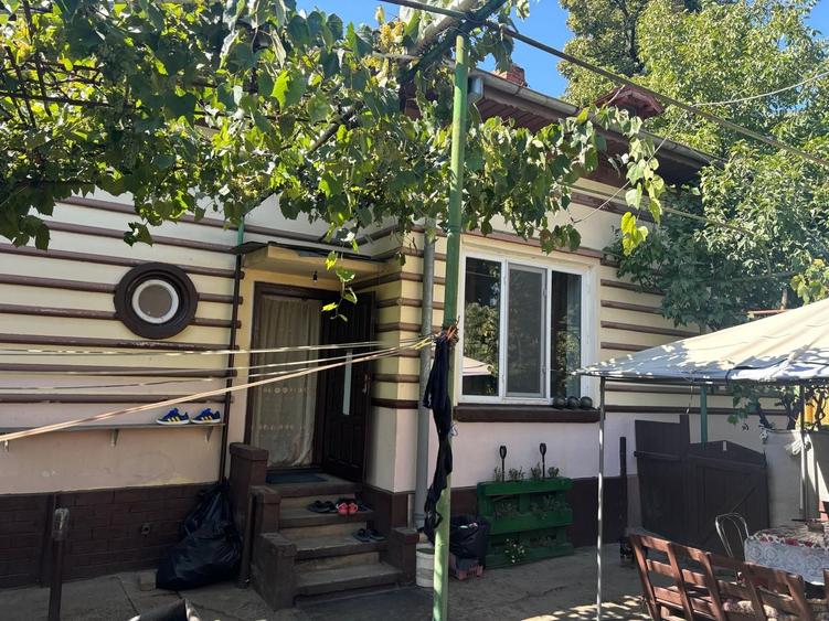 Casă individuală cu 3 camere cu Canalizare în Tătărași