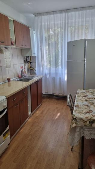 P.F Inchiriez Ap 2 cam Zona Garii Etaj 1 Mobilat si Utilat cu Parcare !!! - 4