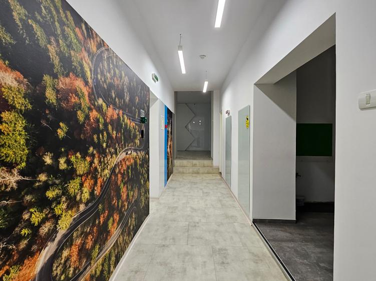 Birou, de 13,000 mp, în Universitate