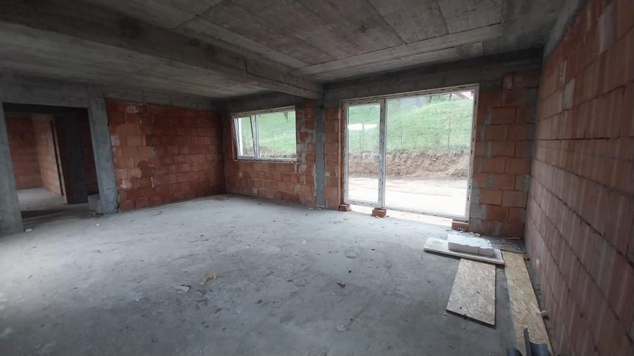 Duplex cu 4 camere cu Teren 280 Mp în Florești