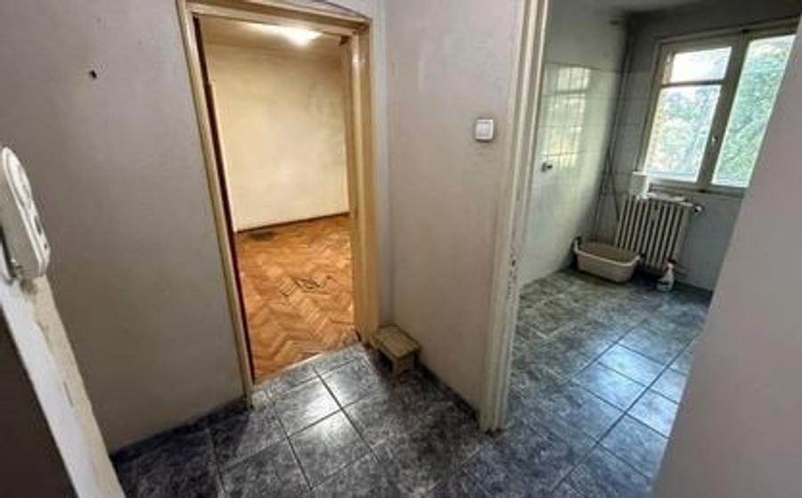 Apartament cu 4 camere decomandat, mobilat în Titan