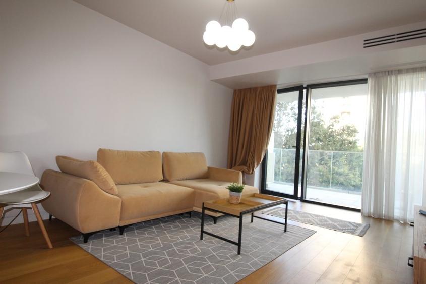 Apartament cu 2 camere semidecomandat, mobilat în Olimp