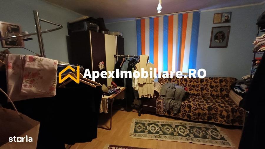 Casă cu 4 camere cu Teren 241 Mp în Apărătorii Patriei