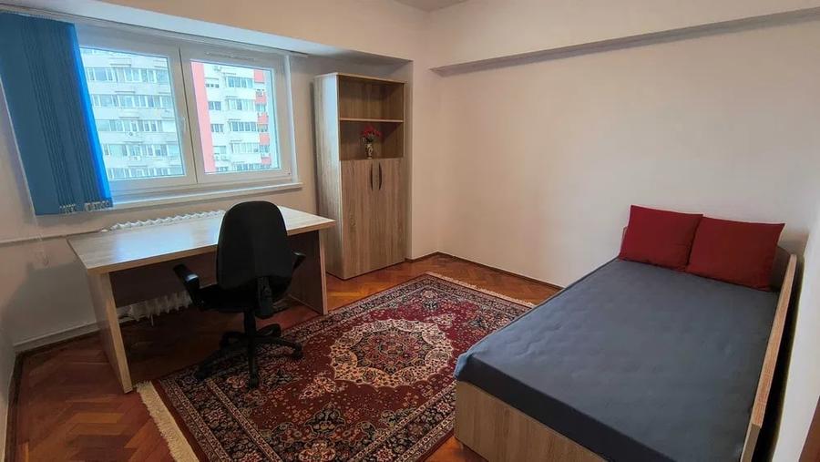 Apartament cu 3 camere decomandat, mobilat în Victoriei