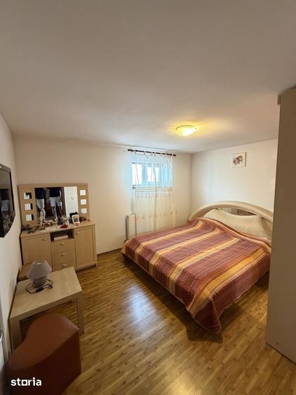 Casă cu 6 camere cu Teren 1300 Mp în Ogrezeni