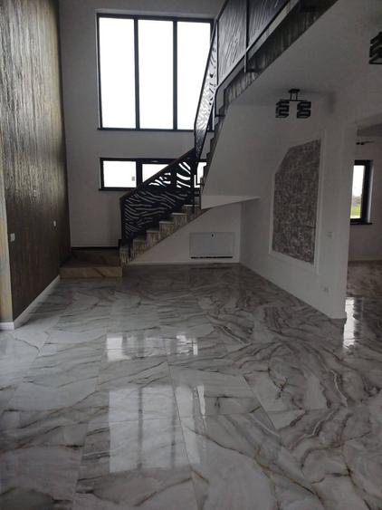 Casă cu 4 camere cu Teren 300 Mp în Vânători