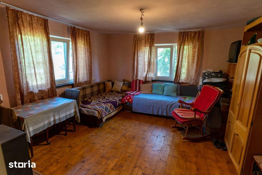 Casă cu 3 camere cu Teren 1019 Mp în Brănișca