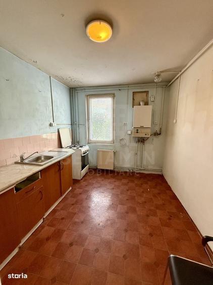 Apartament cu 4 camere decomandat în Astra