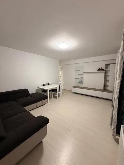 Apartament cu 4 camere decomandat în Sisești