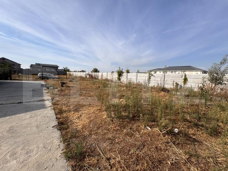 Teren Construcții intravilan de 850 mp, în Est
