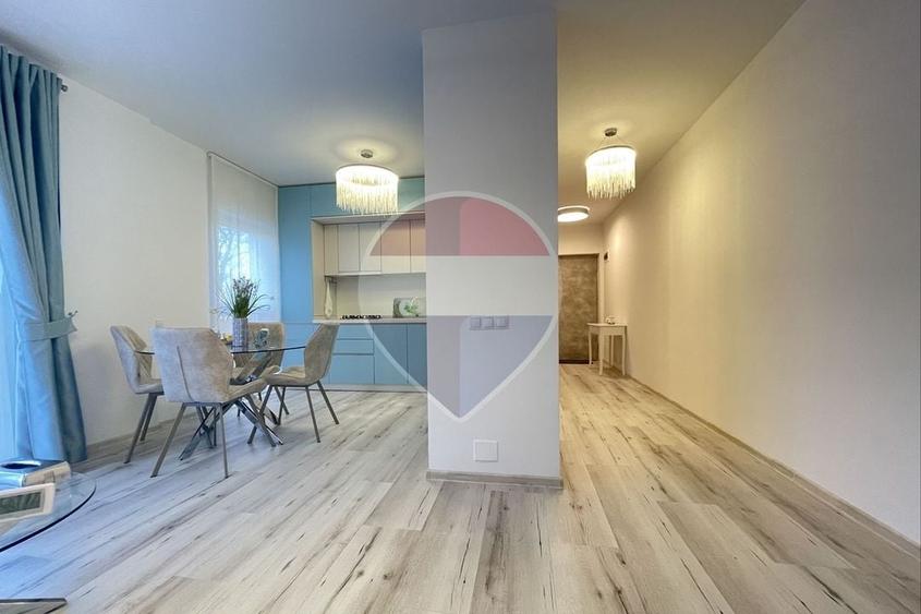 Apartament cu 3 camere semidecomandat, mobilat în Horea