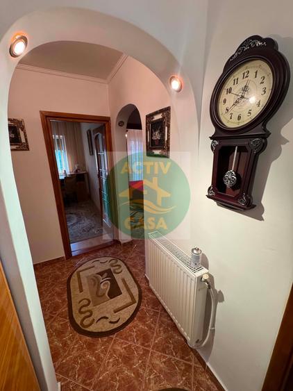 Apartament cu 3 camere decomandat în Est