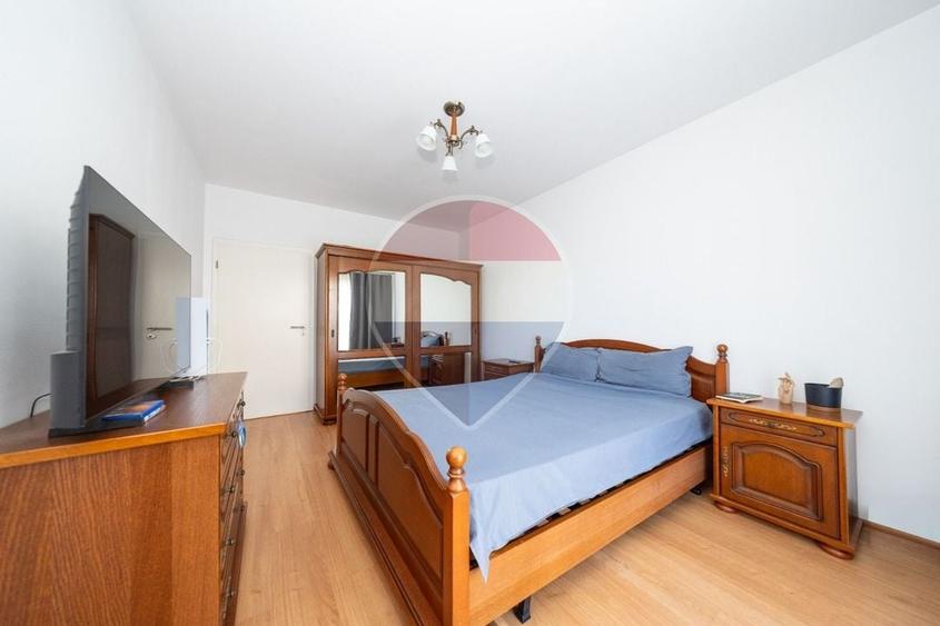 Apartament cu 2 camere decomandat în Tractorul